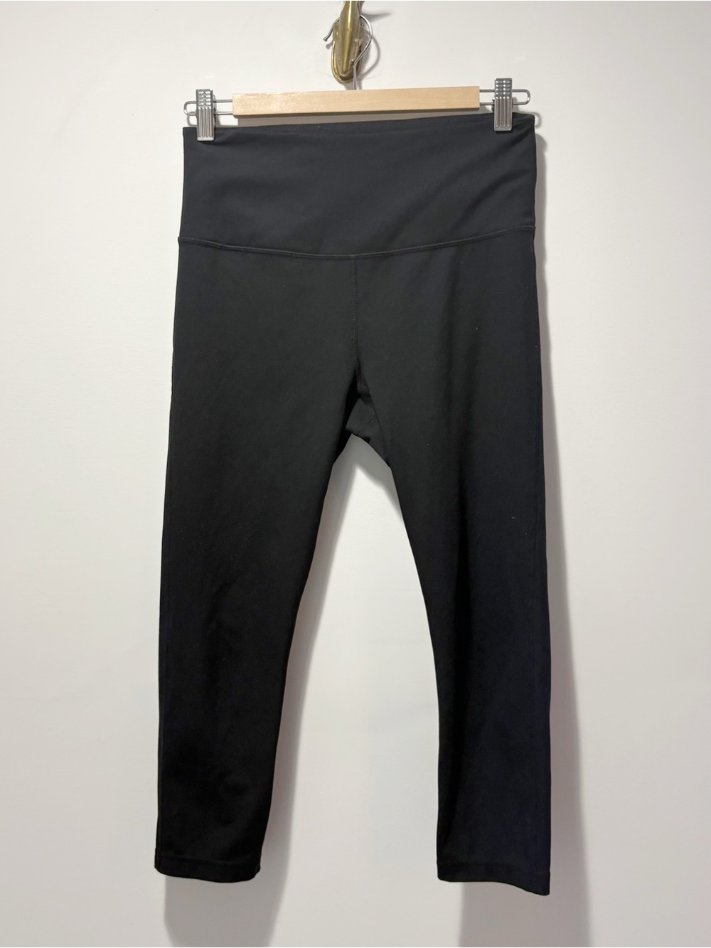 Zella Black Capri Leggings Size Medium Pocket Workout Athletic Athleisure